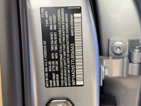 Certified 2026 Porsche Macan AWD/4WD image 27