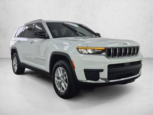 Used 2025 Jeep Grand Cherokee L Laredo w/ Luxury Tech Group I RWD image 3
