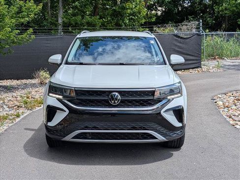Certified 2023 Volkswagen Taos SE w/ Black Wheel Package FWD image 9