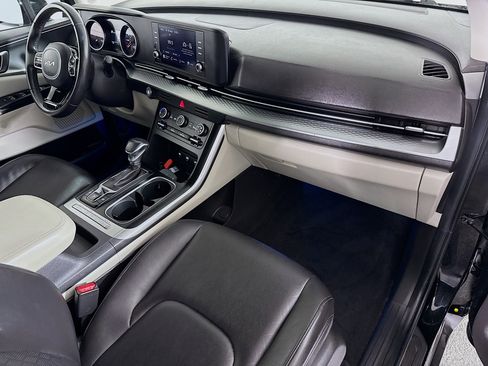 Used 2023 Kia Carnival LX FWD image 28