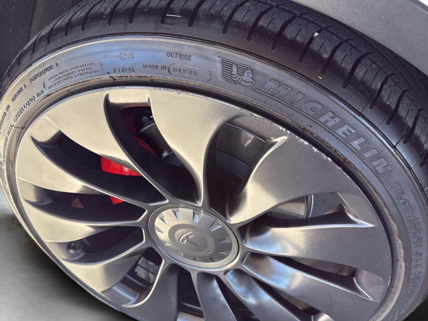 Used 2022 Tesla Model Y Performance AWD/4WD image 12