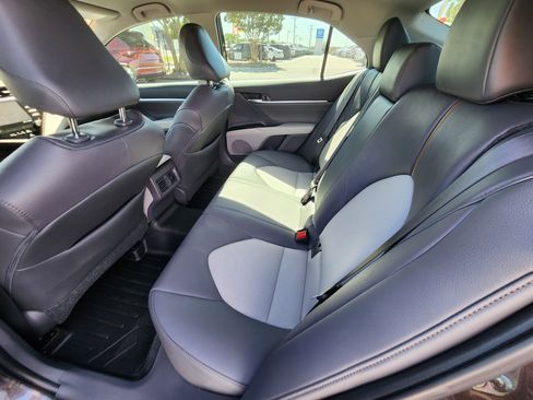 Used 2020 Toyota Camry XLE FWD image 17