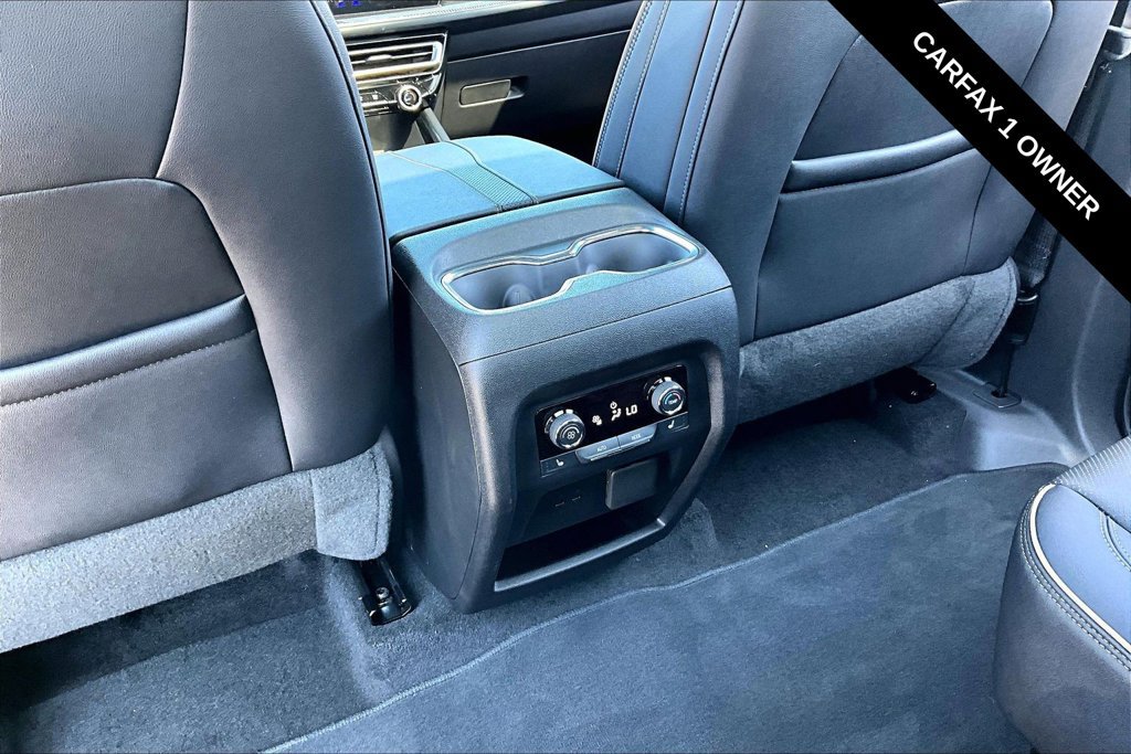 Used 2025 Chevrolet Traverse High Country FWD image 15