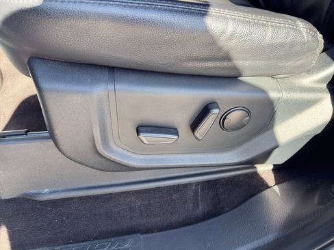 Used 2020 Ford Expedition XLT w/ Equipment Group 202A AWD/4WD image 19