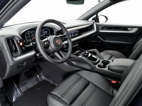 New 2026 Porsche Cayenne Coupe image 4