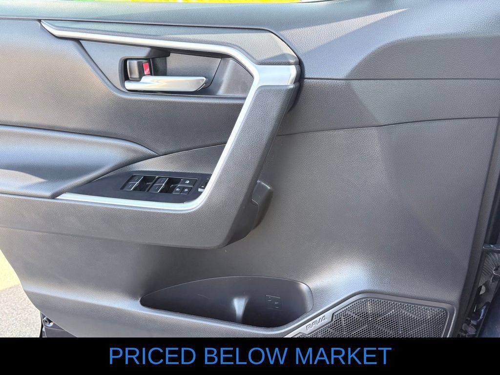 Used 2024 Toyota RAV4 XLE FWD image 12