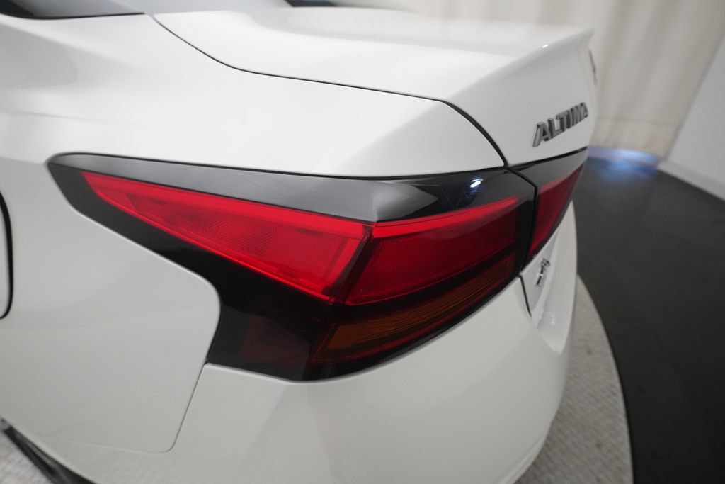 Used 2024 Nissan Altima 2.5 SR FWD image 31