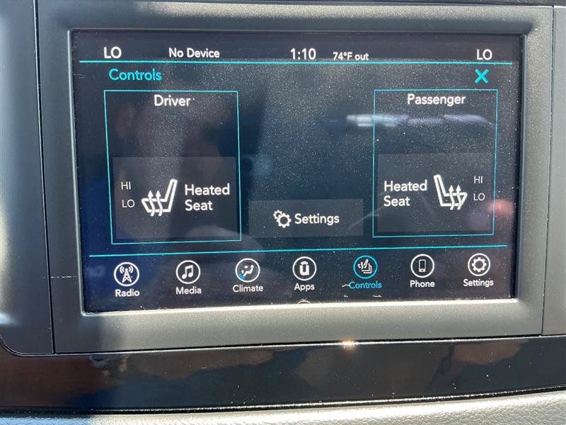 Used 2018 Chrysler Pacifica Touring-L FWD image 51