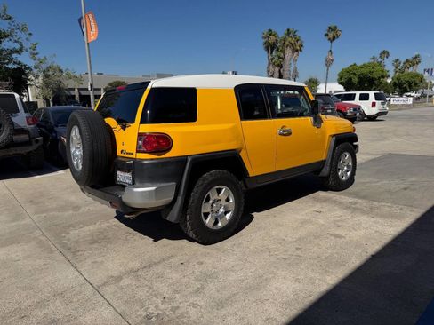 Used 2007 Toyota FJ Cruiser Base 4dr SUV (4L V6 5A) image 11