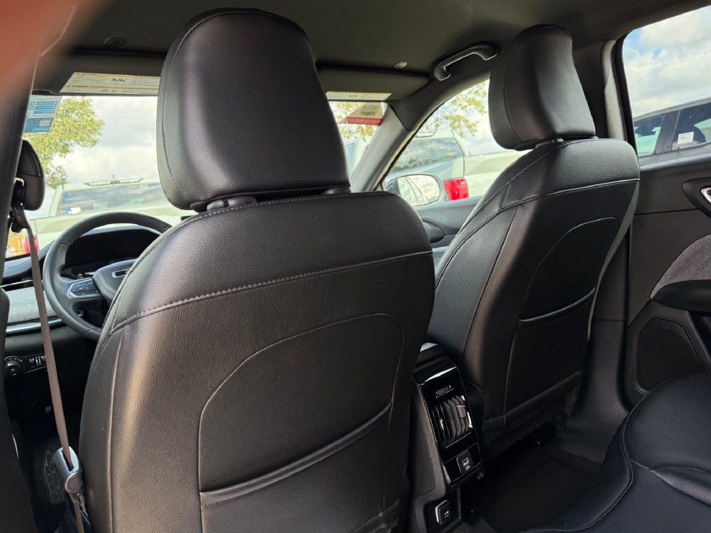 Used 2024 Jeep Compass Latitude AWD/4WD image 17