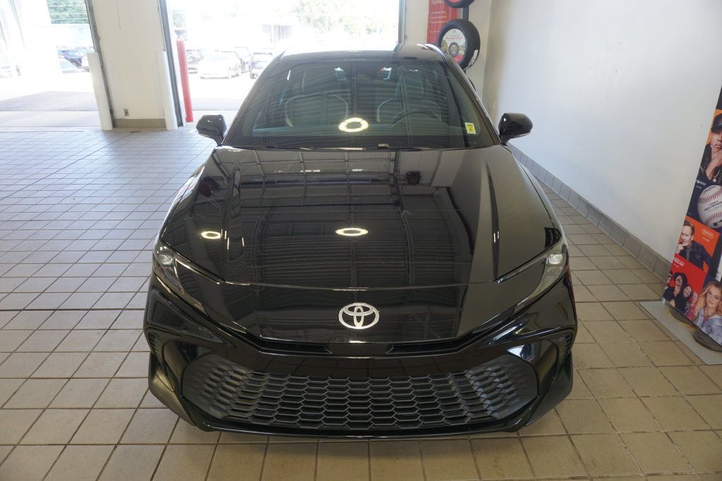 Used 2025 Toyota Camry SE AWD/4WD image 13