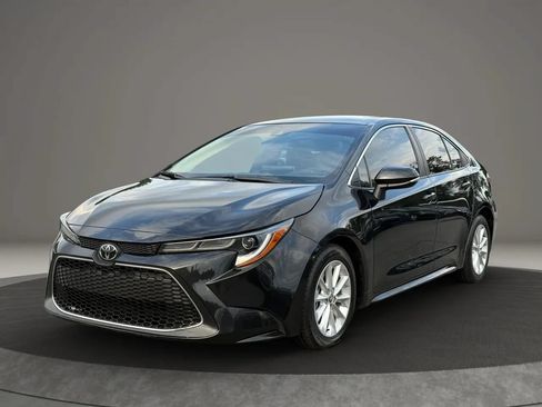 Used 2022 Toyota Corolla XLE FWD image 1
