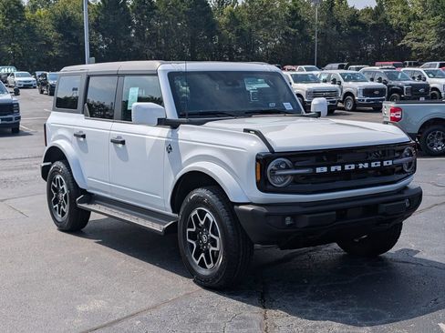 New 2026 Ford Bronco Outer Banks AWD/4WD image 2