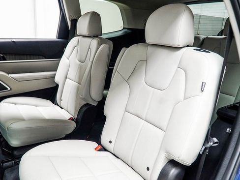 Used 2024 Kia Telluride EX w/ EX Captain's Chair Package image 39