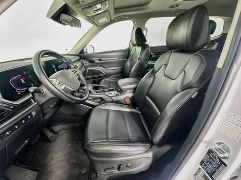 Used 2025 Kia Telluride S FWD image 13