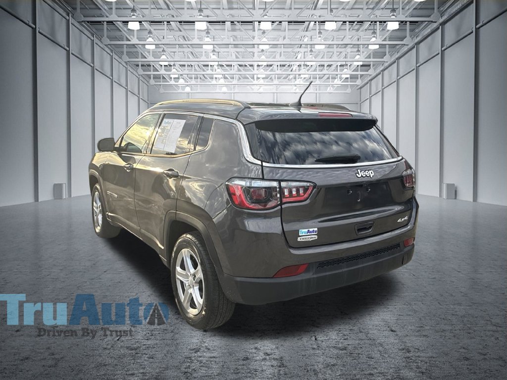 Used 2024 Jeep Compass Latitude AWD/4WD image 5