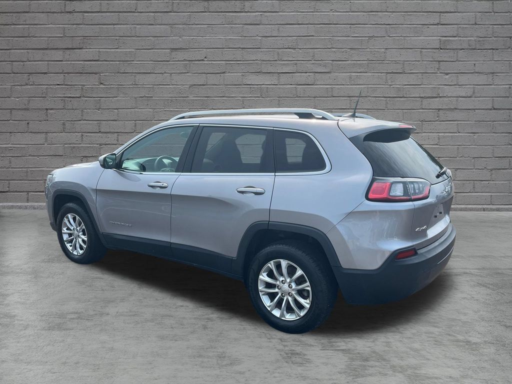 Used 2019 Jeep Cherokee Latitude w/ Popular Appearance Group AWD/4WD image 3