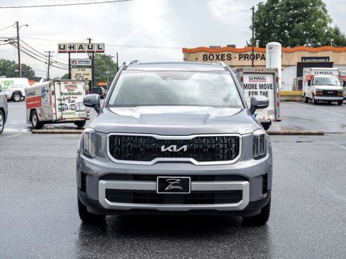 Used 2024 Kia Telluride EX w/ EX Captain's Chair Package image 5