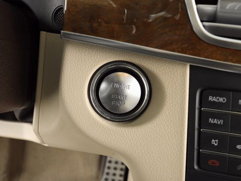 Used 2016 Mercedes-Benz E 350 4MATIC Sedan image 22