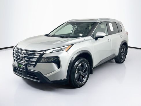 Used 2024 Nissan Rogue SV w/ SV Premium Package AWD/4WD image 3