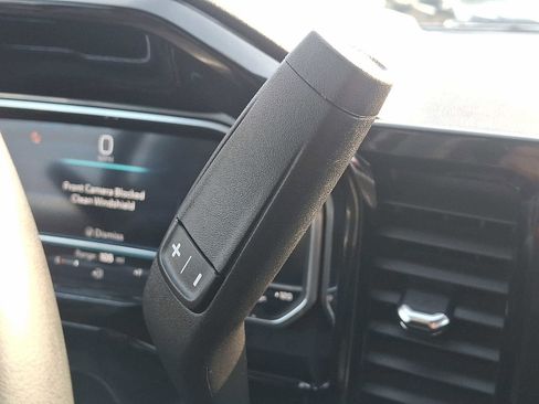 Used 2025 Chevrolet Silverado 2500 LT w/ Convenience Package image 14