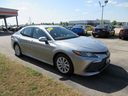 Used 2024 Toyota Camry LE image 8