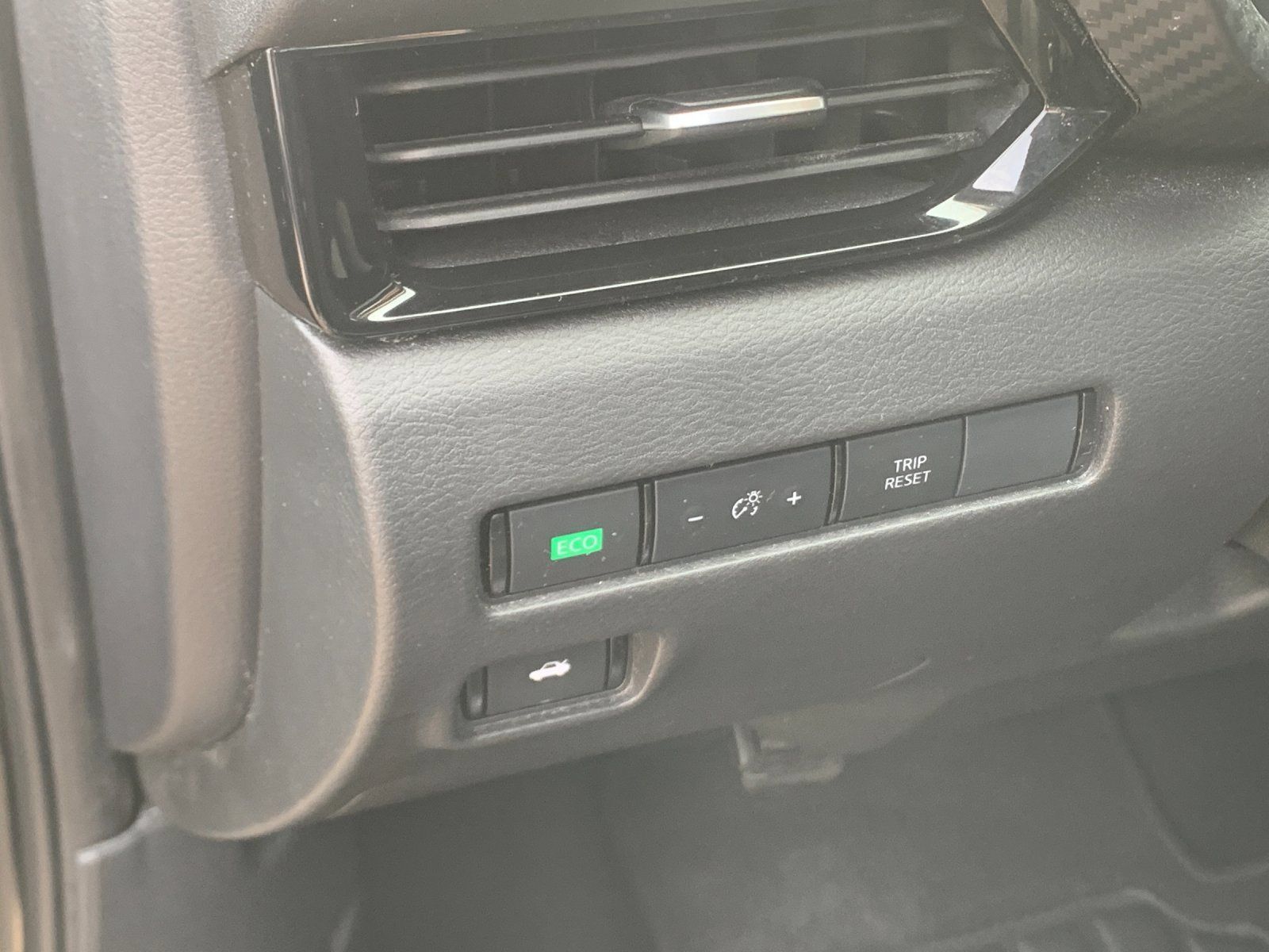 Used 2025 Nissan Sentra SV FWD image 32