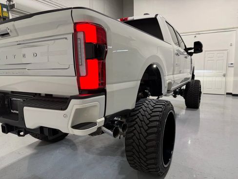 Used 2024 Ford F250 Limited image 15