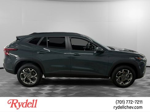 Used 2025 Chevrolet Trax LT w/ Driver Confidence Package FWD image 6