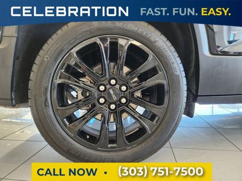 Used 2023 GMC Acadia SLE w/ Driver Convenience Package image 16