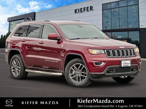 Used 2020 Jeep Grand Cherokee Laredo w/ 18" Wheel & 8.4" Radio Group image 1