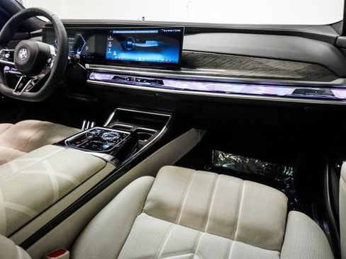 Used 2023 BMW 740i RWD image 10