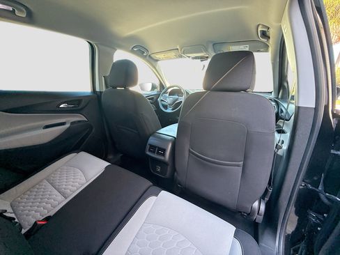 Used 2020 Chevrolet Equinox LS image 27