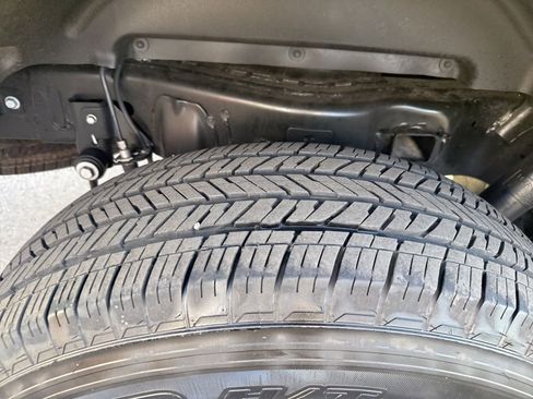 Certified 2024 Jeep Gladiator Sport image 11