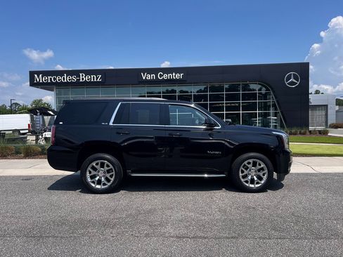 Used 2017 GMC Yukon SLE w/ SLE Value Package image 4