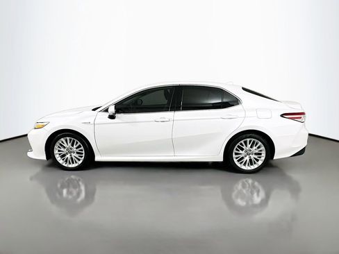 Used 2020 Toyota Camry XLE image 8