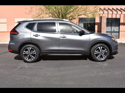 Used 2020 Nissan Rogue SV w/ Premium Package FWD image 1