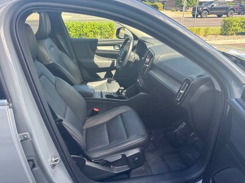 Used 2025 Volvo XC40 B5 Core AWD/4WD image 15
