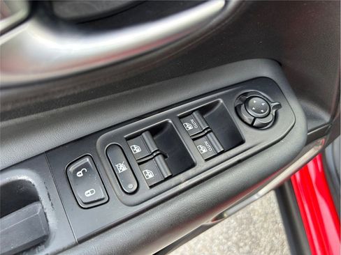 Used 2021 Jeep Renegade Limited image 19