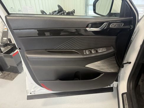 Used 2024 Hyundai Palisade Calligraphy image 8