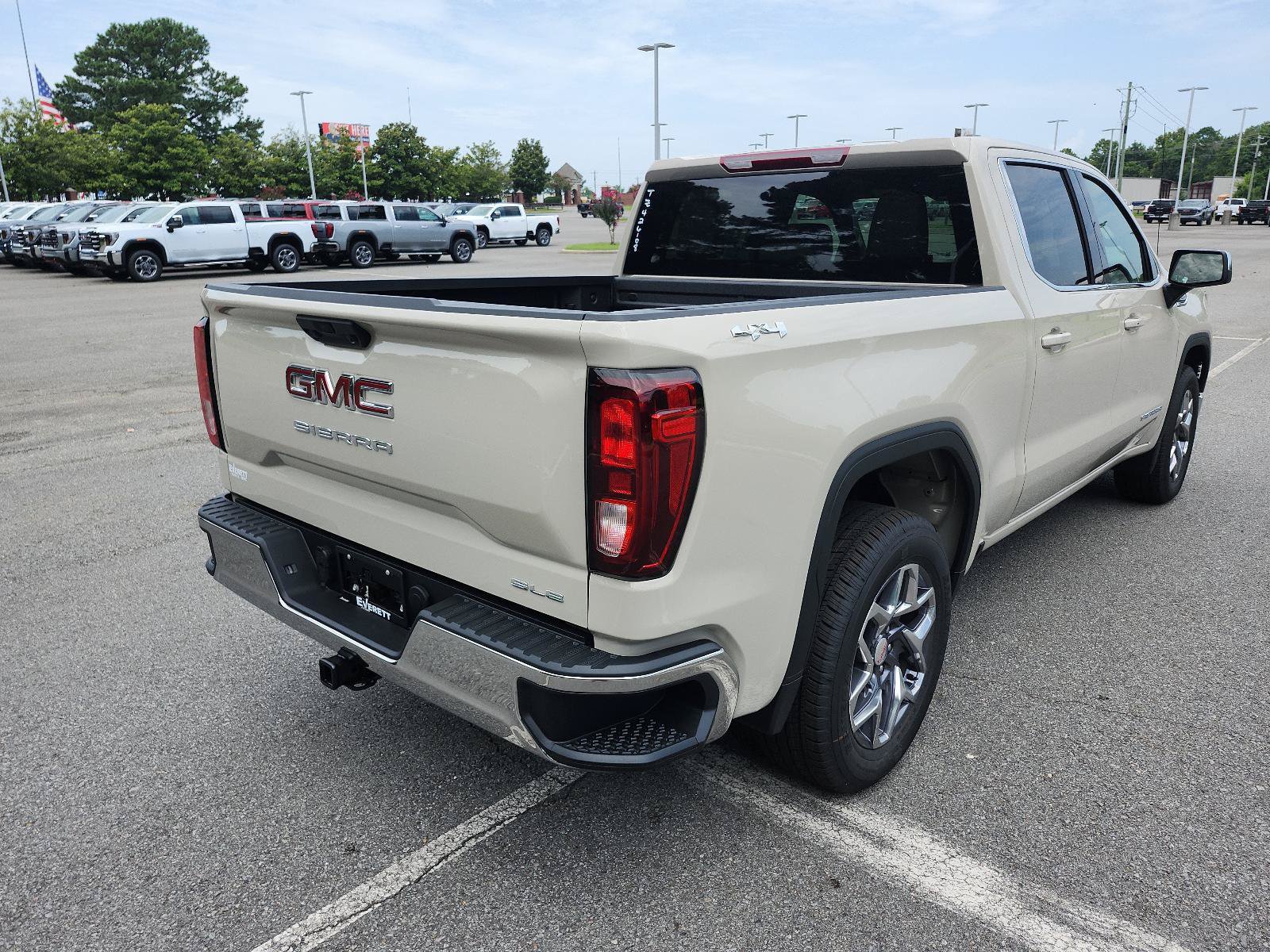 New 2026 GMC Sierra 1500 SLE AWD/4WD image 3