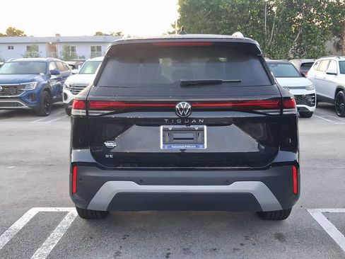 New 2026 Volkswagen Tiguan SE FWD image 4