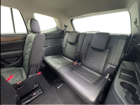 Used 2025 Volkswagen Atlas SE FWD image 25