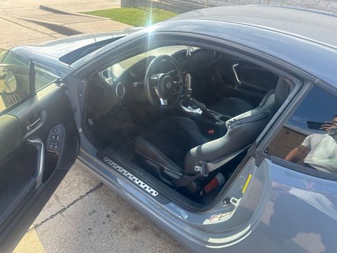 Used 2018 Toyota 86 RWD image 9