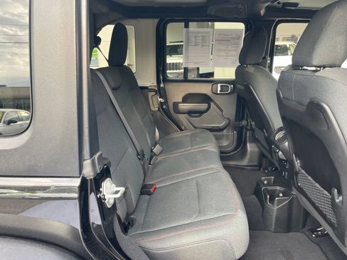 Used 2025 Jeep Wrangler Unlimited Rubicon AWD/4WD image 29