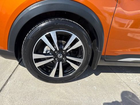 Used 2019 Nissan Kicks SR FWD image 17