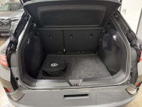 Certified 2024 Volkswagen ID.4 2WD image 29