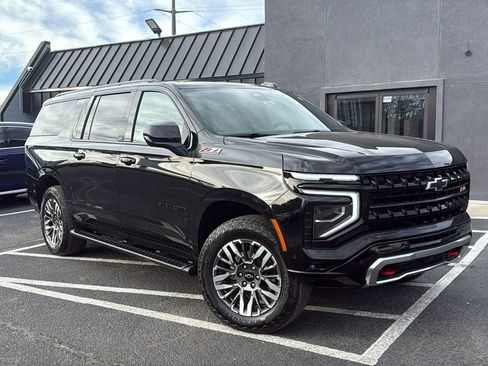 Used 2025 Chevrolet Suburban Z71 image 1