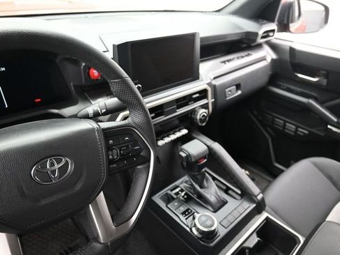 Used 2025 Toyota Tacoma TRD Sport image 24