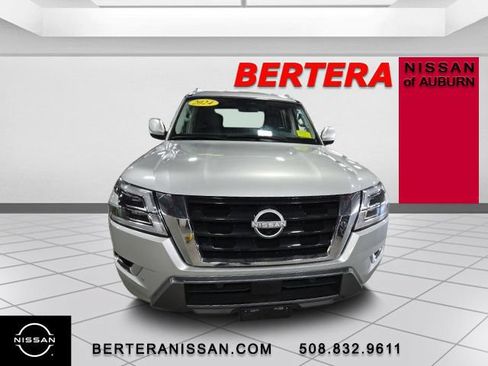 Used 2024 Nissan Armada SL w/ Captain's Chairs Package AWD/4WD image 3